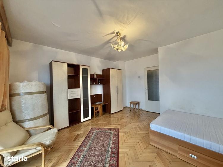 Garsonieră decomandată în Complex Studențesc