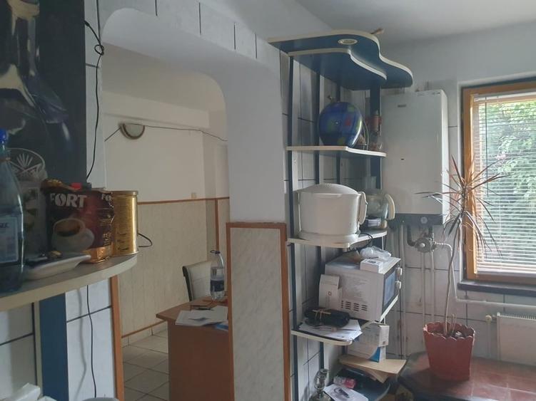 Apartament cu 3 camere decomandat, mobilat în 9 Mai