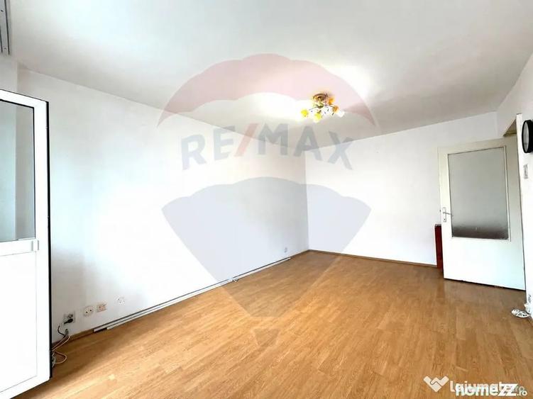 Apartament cu 3 camere decomandat în Valea Ialomiței