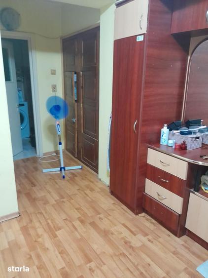 Apartament cu 3 camere decomandat în Exterior Vest