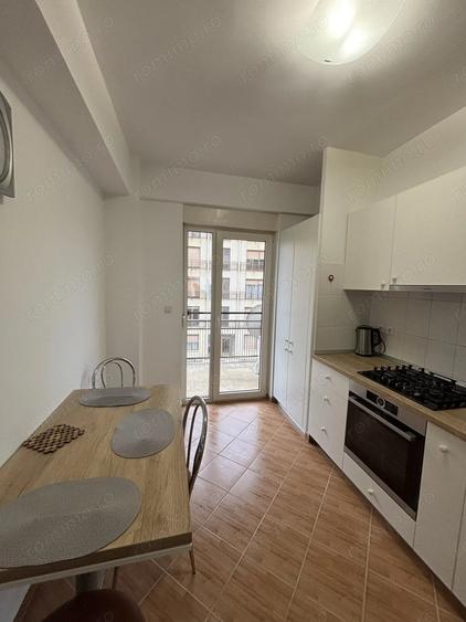 Apartament cu 3 camere decomandat, mobilat în Aradului