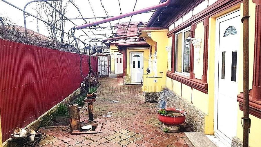 Casă cu 5 camere cu Teren 250 Mp în Chercea