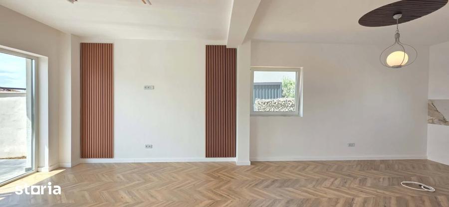 Casă cu 3 camere semidecomandat cu Teren 430 Mp în Paleu
