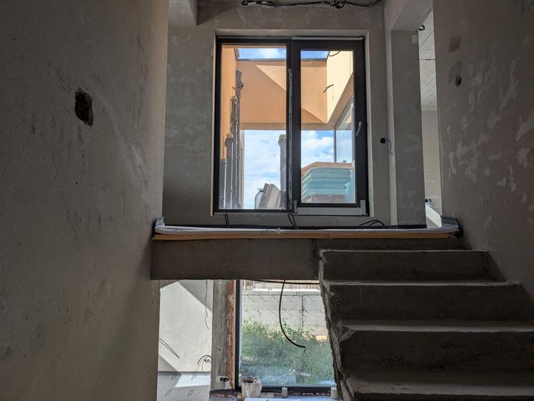 Casă individuală cu 4 camere cu Canalizare în Dâmbul Rotund