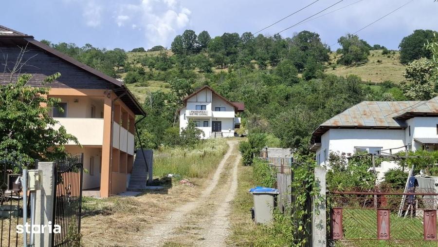 Casă cu 6 camere cu Teren 1200 Mp în Budeasa
