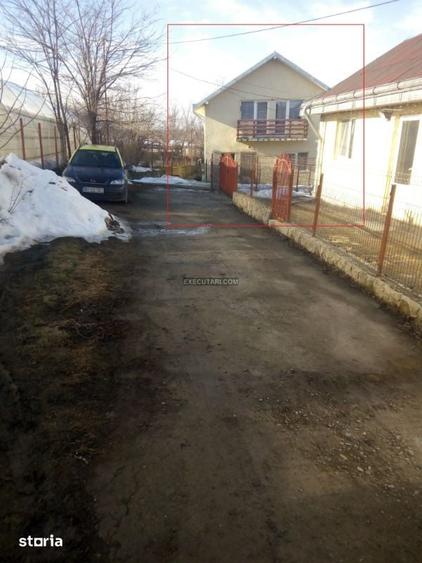 Casă cu 5 camere cu Teren 1000 Mp în Central