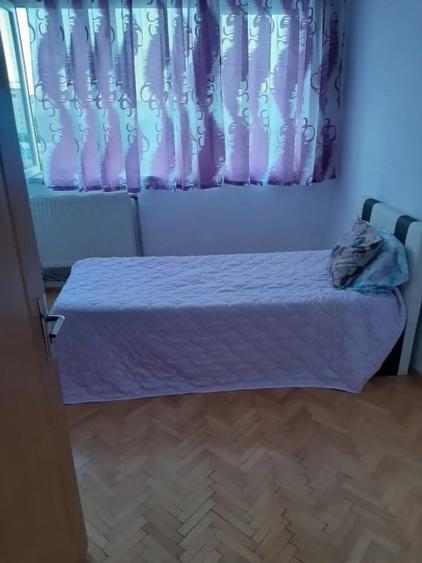 Apartament cu 3 camere semidecomandat, mobilat în Titan