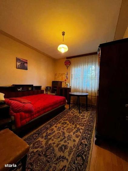 Apartament cu 4 camere semidecomandat în Podu Roș
