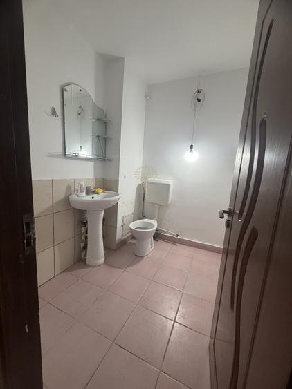 Apartament cu 3 camere semidecomandat în Titan