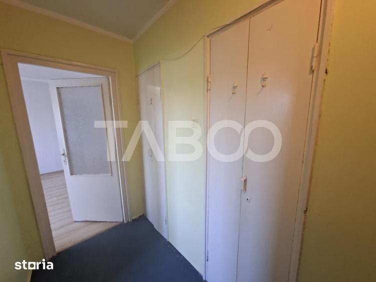 Apartament cu 2 camere semidecomandat în Trei Stejari