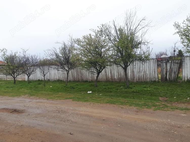 Teren de 2000 mp, în Devesel
