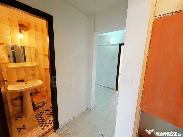 Apartament cu 4 camere decomandat în Valea Rosie