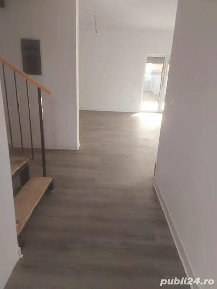 Casă cu 3 camere cu Teren 300 Mp în Utvin