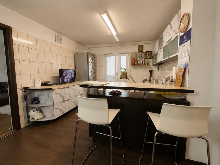 Apartament cu 3 camere decomandat în Rahova