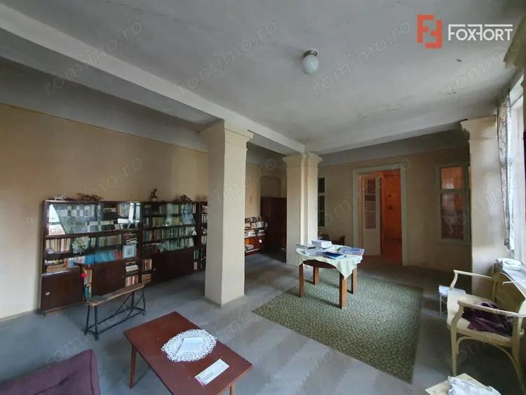 Apartament cu 5 camere nedecomandat, mobilat în Central