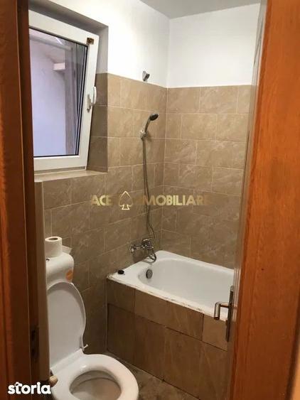 Casă cu 2 camere cu Canalizare în Central