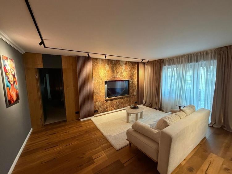 Apartament cu 2 camere decomandat, mobilat în Central