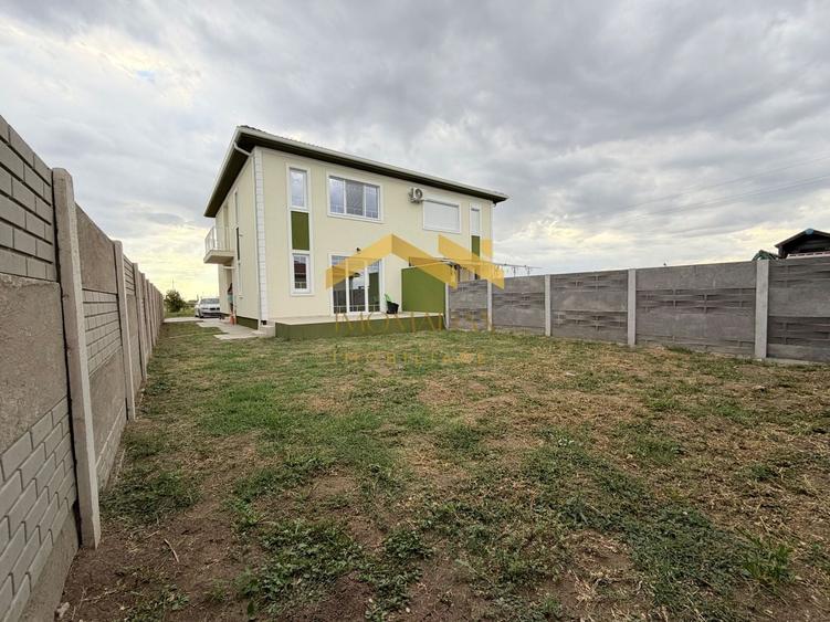 Duplex cu 4 camere cu Canalizare în Remetea Mare