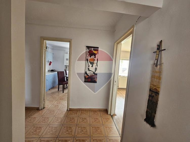 Apartament cu 6 camere decomandat în Central