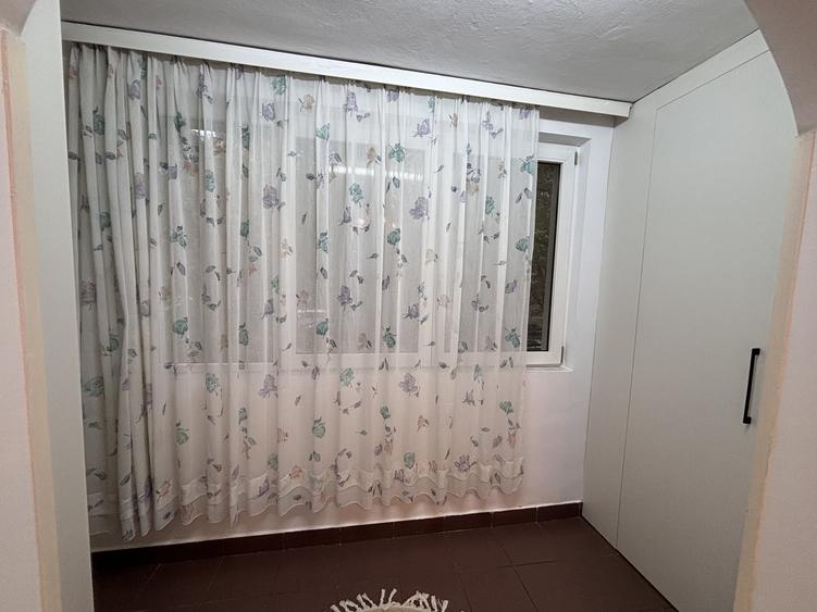 Apartament cu 3 camere semidecomandat în P-ța Muncii