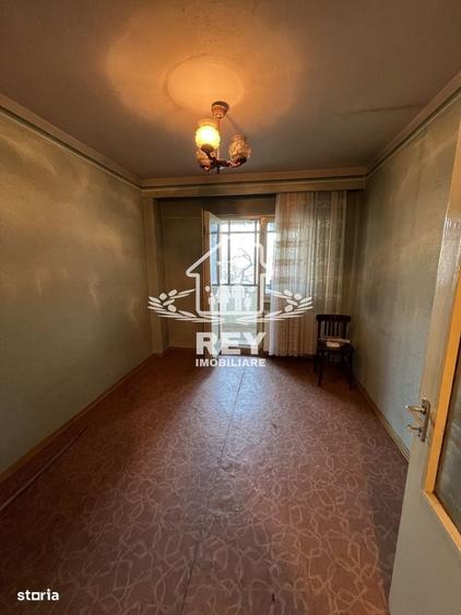 Apartament cu 4 camere decomandat în Tineretului