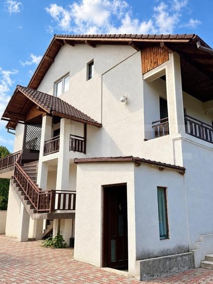 Casă individuală cu 12 camere cu Canalizare în Bran