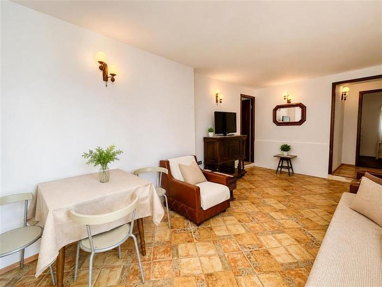 Casă individuală cu 3 camere cu Garaj în Tudor