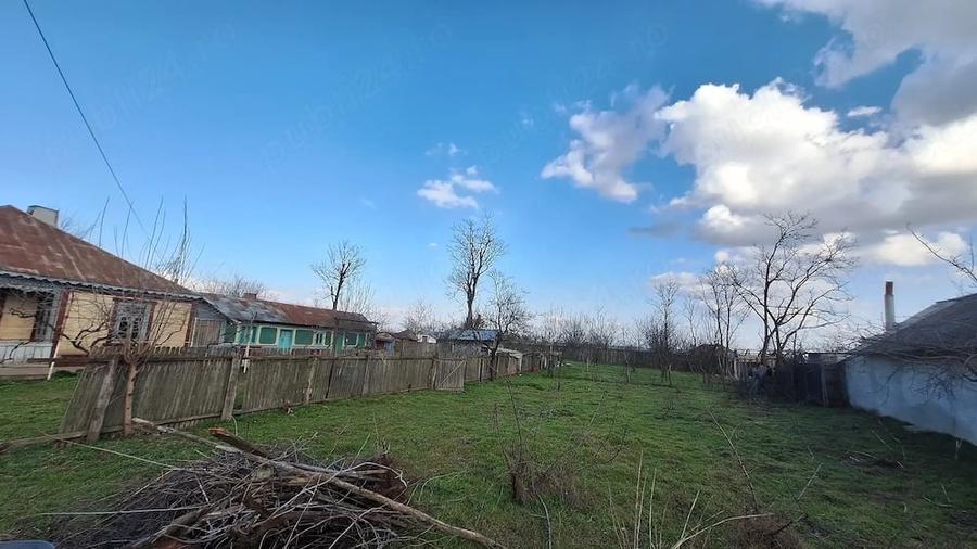 Casă cu 2 camere cu Teren 1640 Mp în Tufești