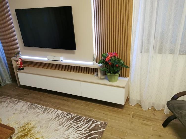 Apartament cu 3 camere decomandat, mobilat în Tractorul