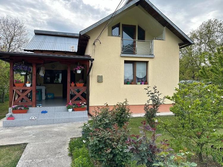 Casă cu Teren 672 Mp în Central