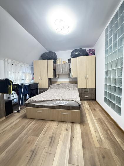 Apartament cu 3 camere semidecomandat, mobilat în Iris