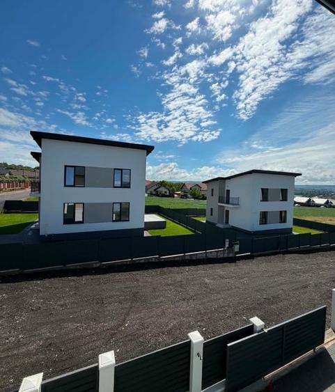 Casă individuală cu 4 camere cu Canalizare în Valea Adâncă