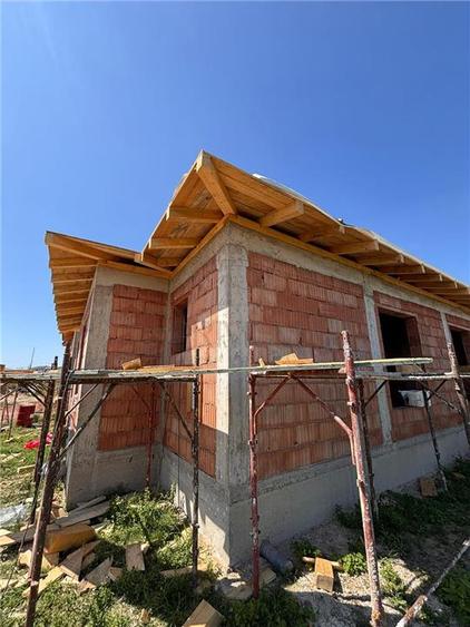 Duplex cu 4 camere cu Canalizare în Moșnița Nouă