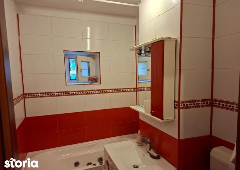 Apartament cu 3 camere decomandat, mobilat în Tei