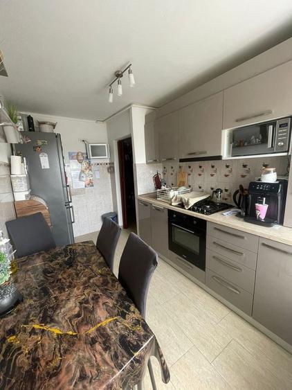 Apartament cu 4 camere decomandat, mobilat în Cetate