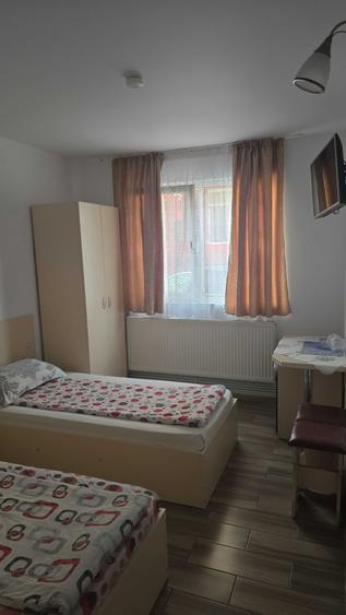 Apartament cu 4 camere decomandat în Central