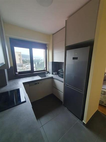 Apartament cu 4 camere decomandat, mobilat în Tudor