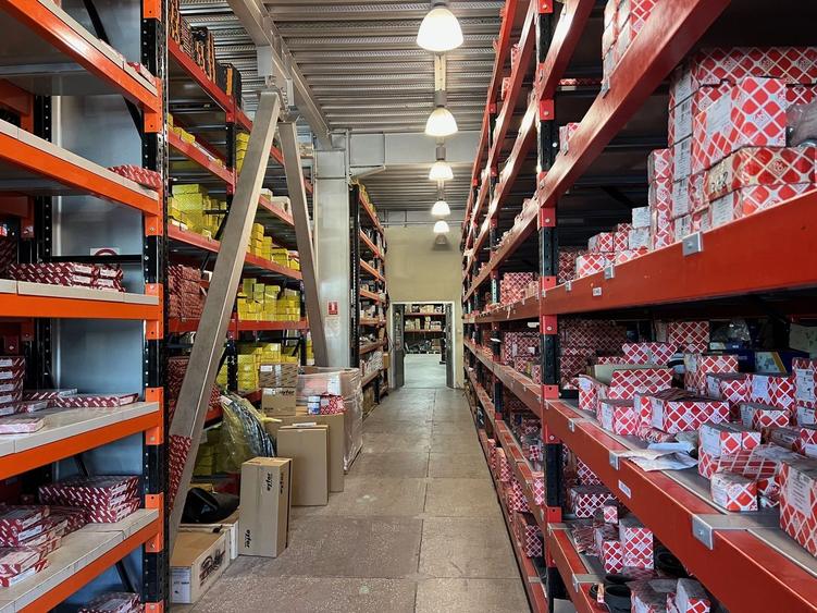 Hale si spatiu showroom ,depozitare si productie 2176 mp.Militari - Iuliu Maniu - 6