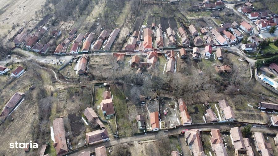 Teren de 1271 mp, în Livezile