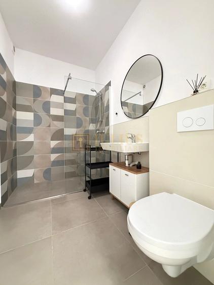 Apartament cu 6 camere decomandat în Central