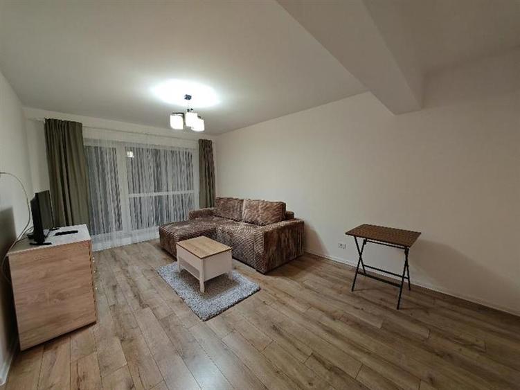 Apartament cu 2 camere decomandat, mobilat în Tractorul