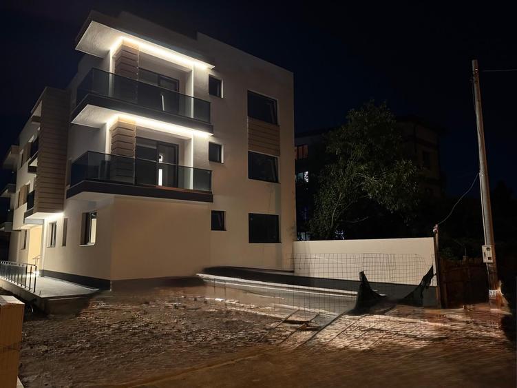 Apartament cu 3 camere decomandat în 1 Mai