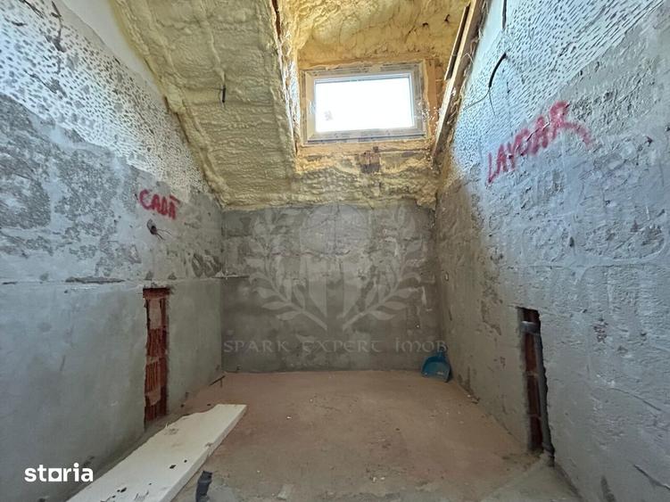 Casă cu 6 camere cu Teren 467 Mp în Crevedia
