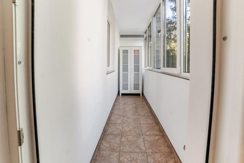 Apartament cu 3 camere semidecomandat în Baba Novac