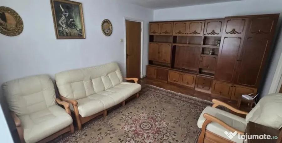 Apartament cu 2 camere semidecomandat în Centrul Civic