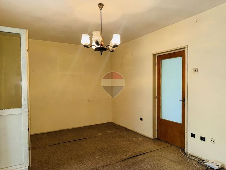 Apartament cu 2 camere decomandat în Teiul Doamnei