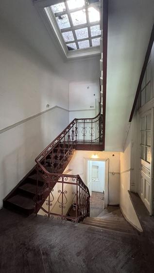 Casă individuală cu 13 camere cu Canalizare în Batistei