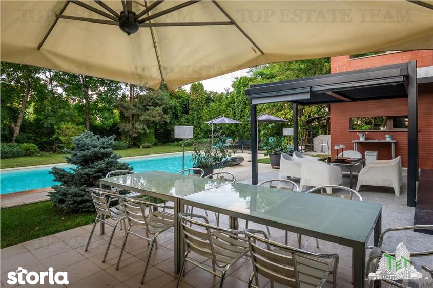 Casă cu 7 camere cu Teren 1334 Mp în Central