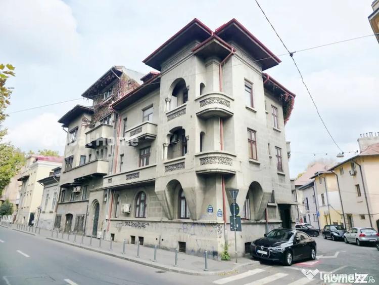 Apartament cu 3 camere semidecomandat în Cișmigiu