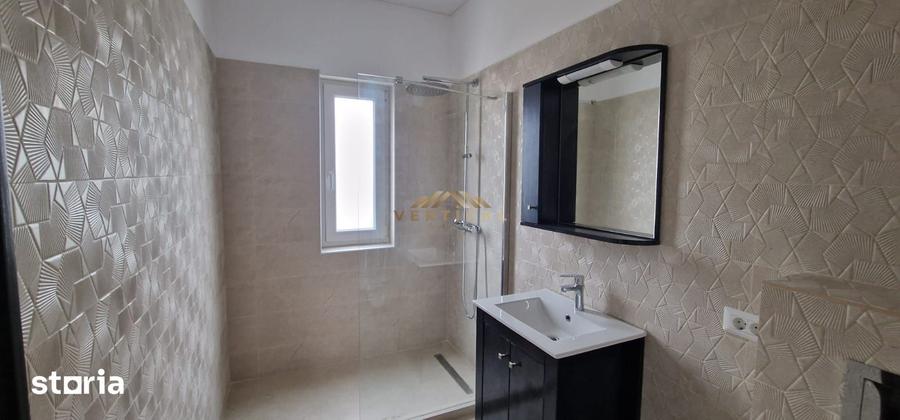 Casă cu 4 camere cu Teren 453 Mp în Vărăști